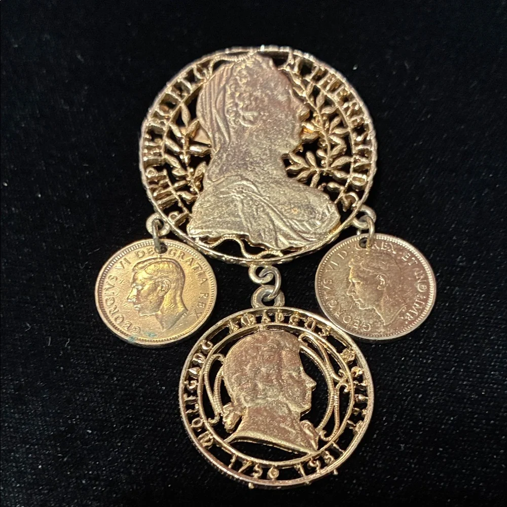 Elegant vintage Gold Coin Pendant Brooch